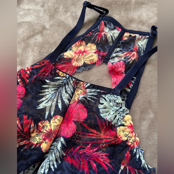 PINK Halter-style Lace Bralette - Picture 3 of 5